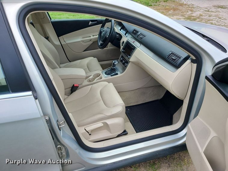 image for item MO9851 2010 Volkswagen Passat