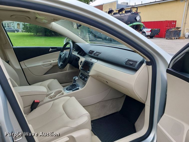 image for item MO9851 2010 Volkswagen Passat