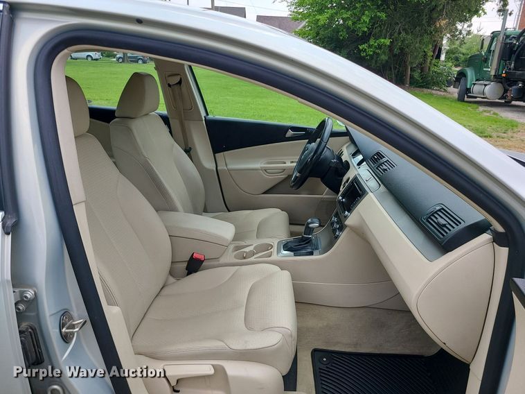 image for item MO9851 2010 Volkswagen Passat