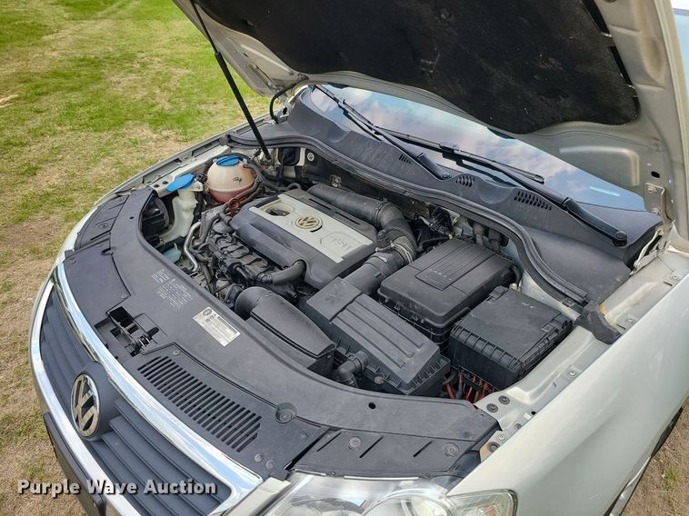 image for item MO9851 2010 Volkswagen Passat