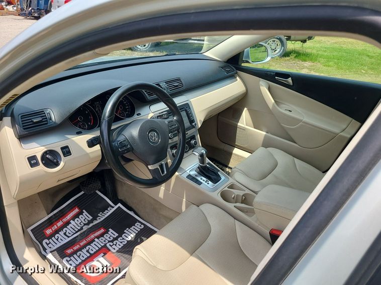 image for item MO9851 2010 Volkswagen Passat