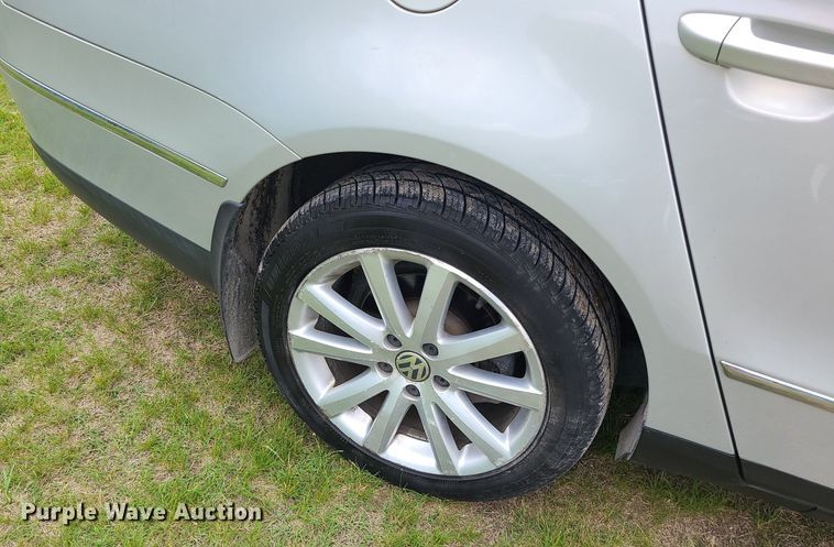 image for item MO9851 2010 Volkswagen Passat