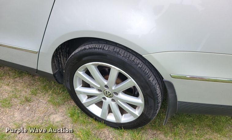 image for item MO9851 2010 Volkswagen Passat