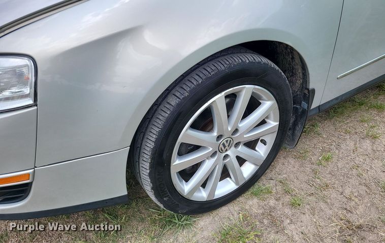 image for item MO9851 2010 Volkswagen Passat