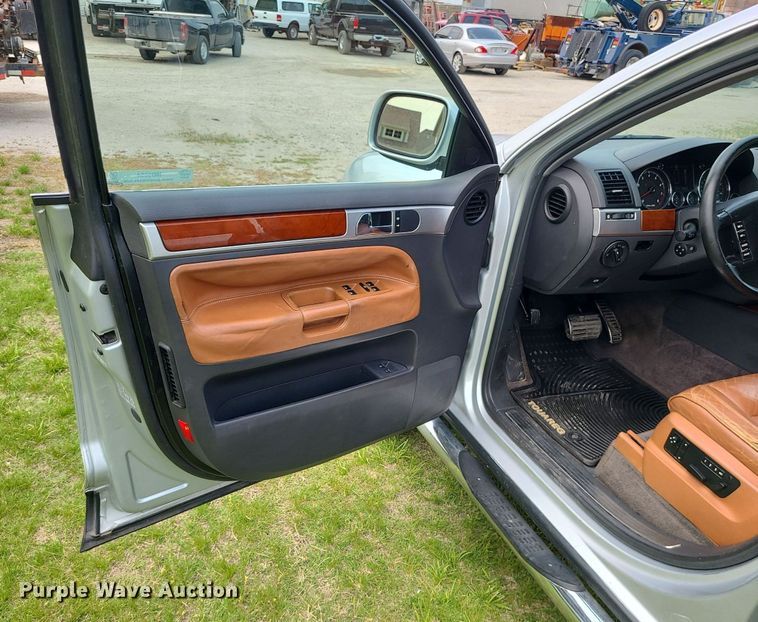 image for item MO9854 2005 Volkswagen Touareg  SUV