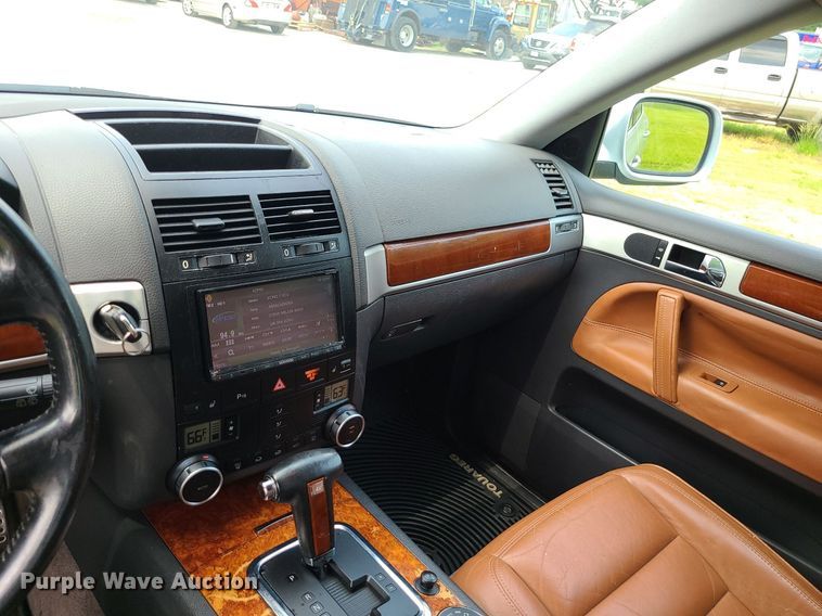 image for item MO9854 2005 Volkswagen Touareg  SUV