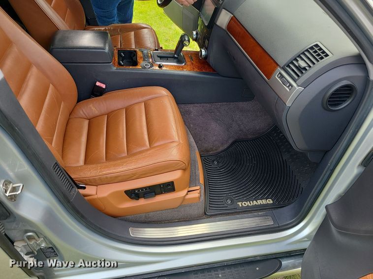 image for item MO9854 2005 Volkswagen Touareg  SUV