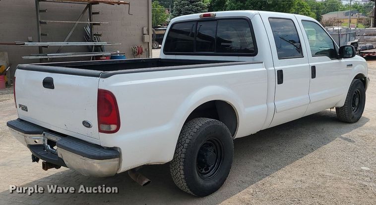 image for item MO9855 2002 Ford F250 Super Duty  Crew Cab pickup truck