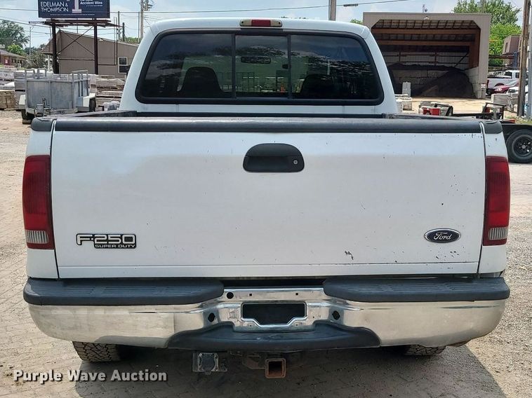 image for item MO9855 2002 Ford F250 Super Duty  Crew Cab pickup truck