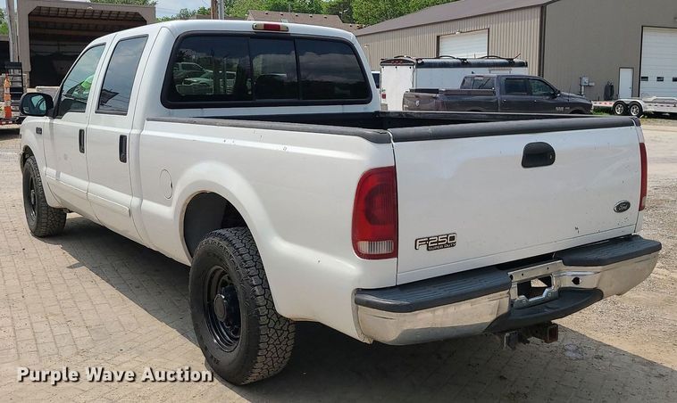 image for item MO9855 2002 Ford F250 Super Duty  Crew Cab pickup truck