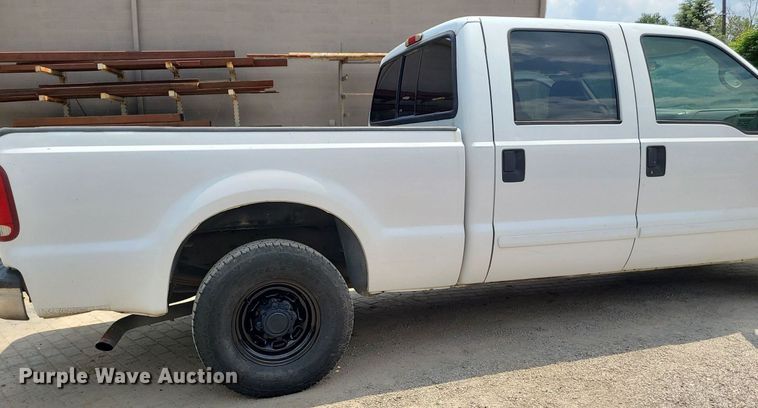 image for item MO9855 2002 Ford F250 Super Duty  Crew Cab pickup truck