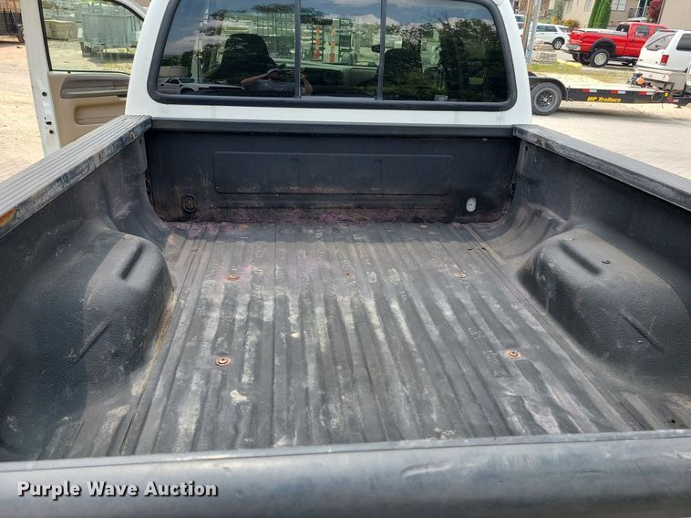 image for item MO9855 2002 Ford F250 Super Duty  Crew Cab pickup truck