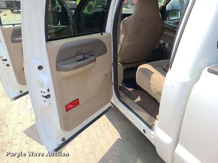 image for item MO9855 2002 Ford F250 Super Duty  Crew Cab pickup truck