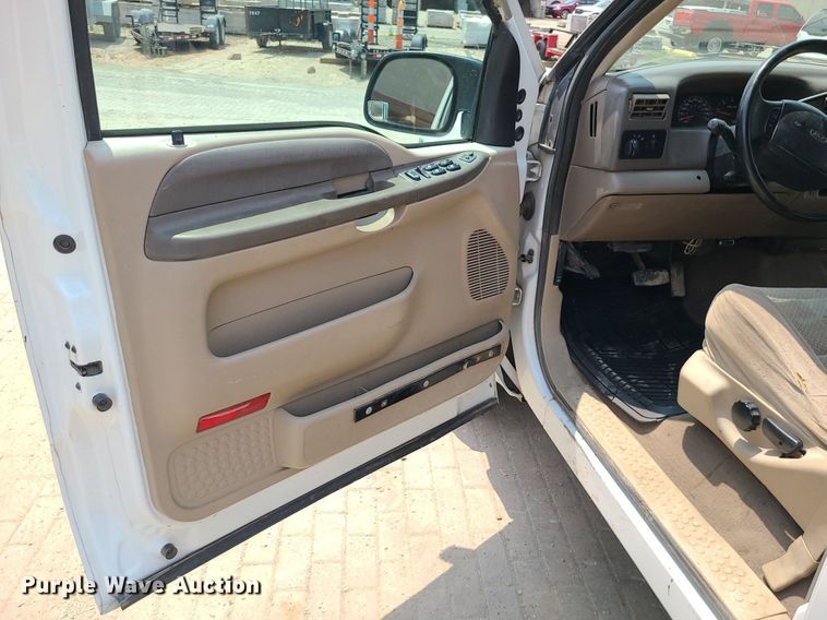 image for item MO9855 2002 Ford F250 Super Duty  Crew Cab pickup truck