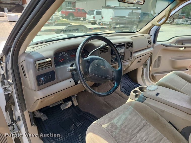 image for item MO9855 2002 Ford F250 Super Duty  Crew Cab pickup truck