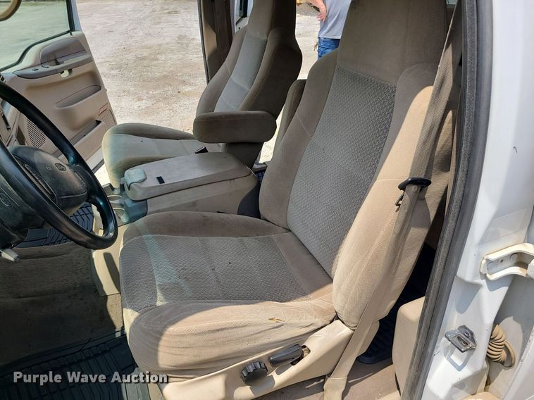 image for item MO9855 2002 Ford F250 Super Duty  Crew Cab pickup truck