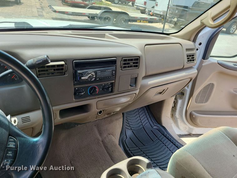 image for item MO9855 2002 Ford F250 Super Duty  Crew Cab pickup truck