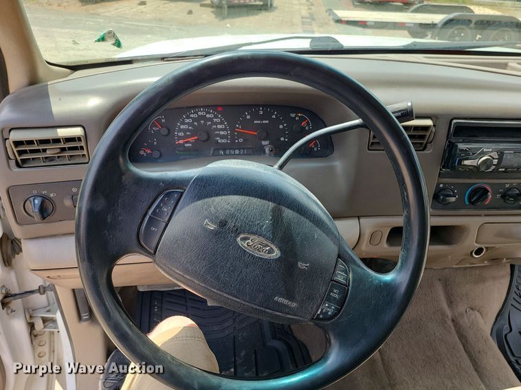 image for item MO9855 2002 Ford F250 Super Duty  Crew Cab pickup truck