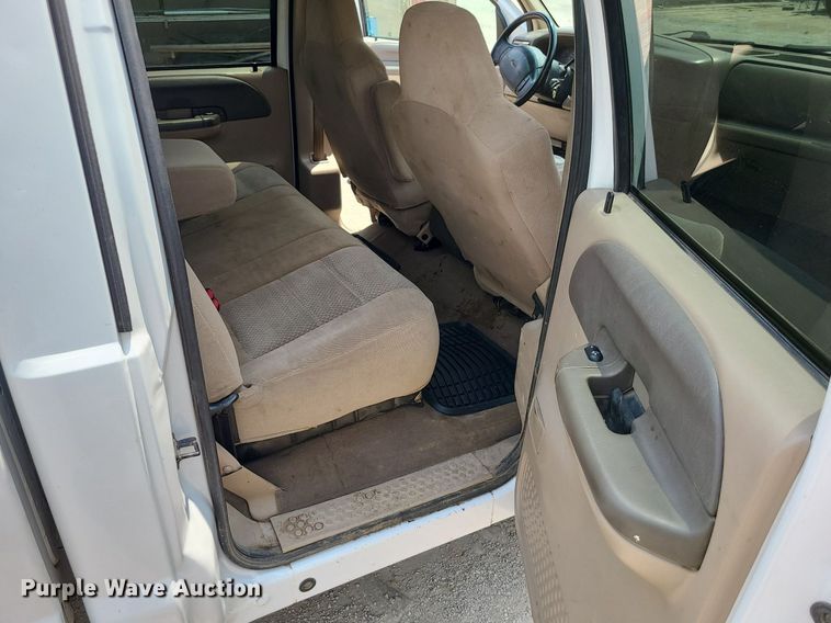 image for item MO9855 2002 Ford F250 Super Duty  Crew Cab pickup truck