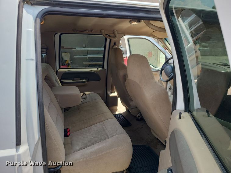 image for item MO9855 2002 Ford F250 Super Duty  Crew Cab pickup truck