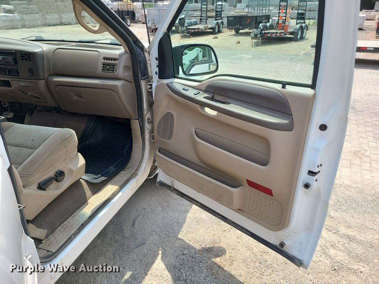 image for item MO9855 2002 Ford F250 Super Duty  Crew Cab pickup truck