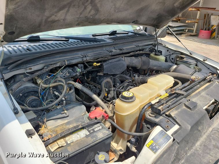 image for item MO9855 2002 Ford F250 Super Duty  Crew Cab pickup truck