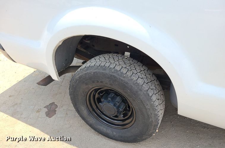 image for item MO9855 2002 Ford F250 Super Duty  Crew Cab pickup truck