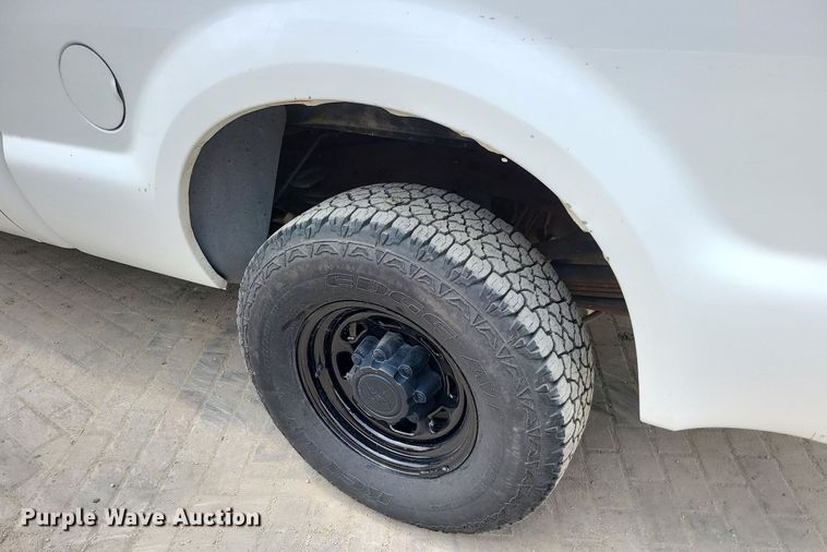 image for item MO9855 2002 Ford F250 Super Duty  Crew Cab pickup truck