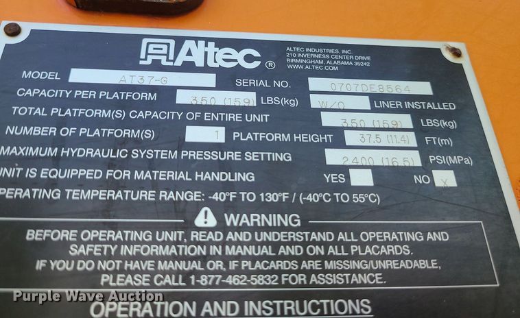 image for item MO9860 2006 GMC C5500  bucket truck