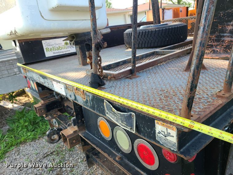 image for item MO9860 2006 GMC C5500  bucket truck