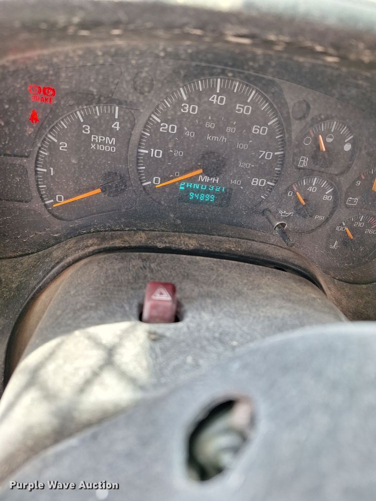 image for item MO9860 2006 GMC C5500  bucket truck