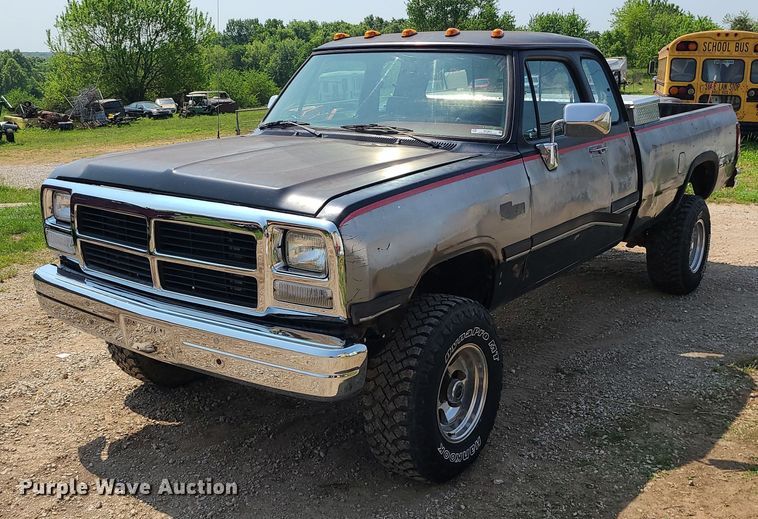 image for item MO9867 1992 Dodge Ram 250  Club Cab pickup truck