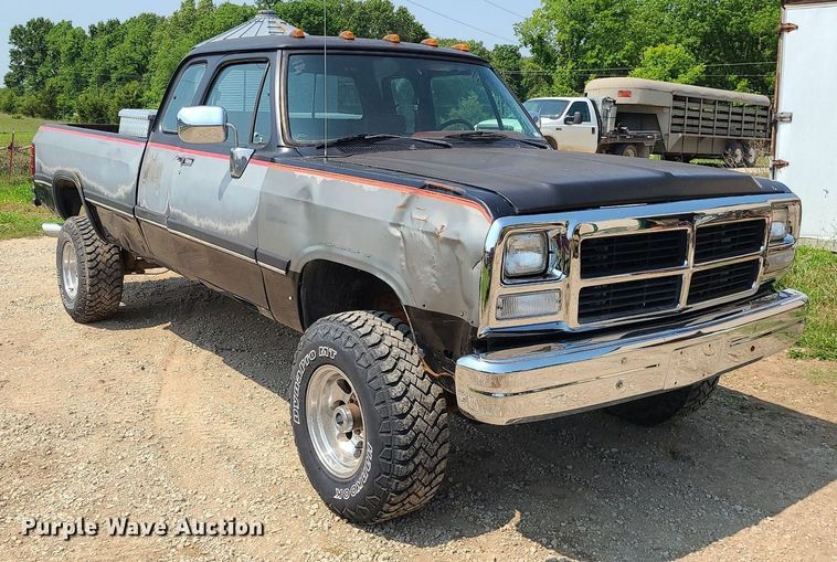 image for item MO9867 1992 Dodge Ram 250  Club Cab pickup truck