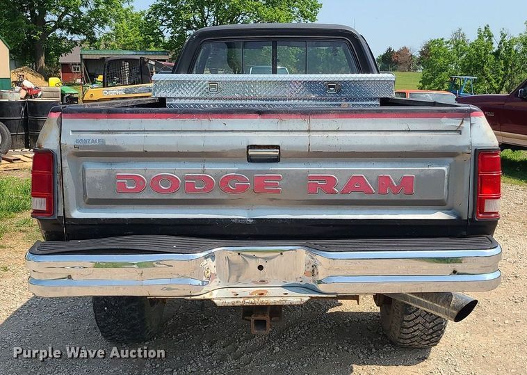 image for item MO9867 1992 Dodge Ram 250  Club Cab pickup truck