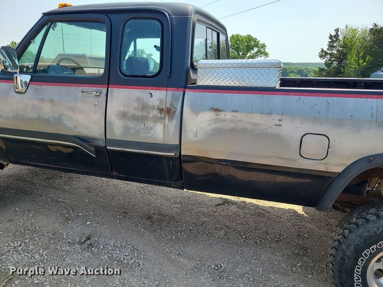 image for item MO9867 1992 Dodge Ram 250  Club Cab pickup truck