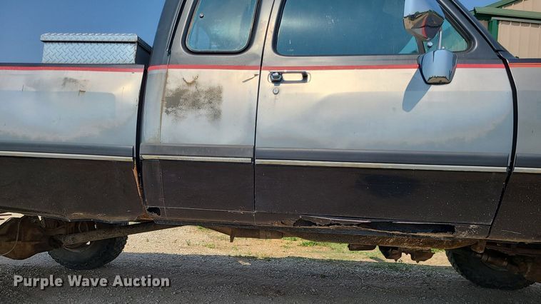 image for item MO9867 1992 Dodge Ram 250  Club Cab pickup truck