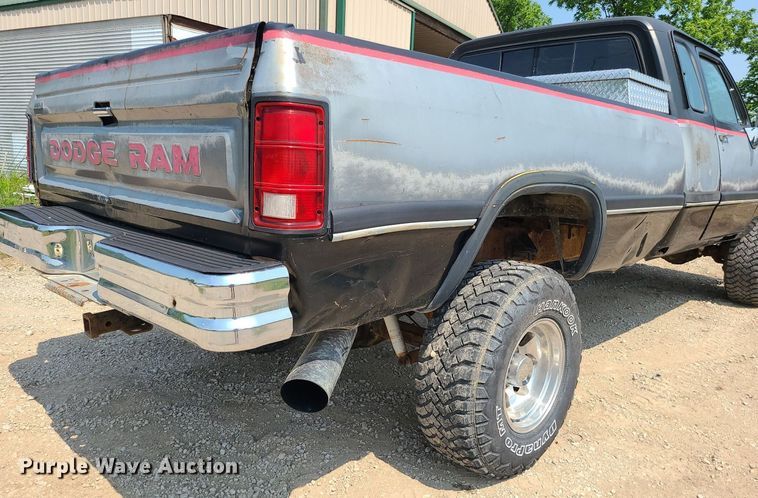 image for item MO9867 1992 Dodge Ram 250  Club Cab pickup truck