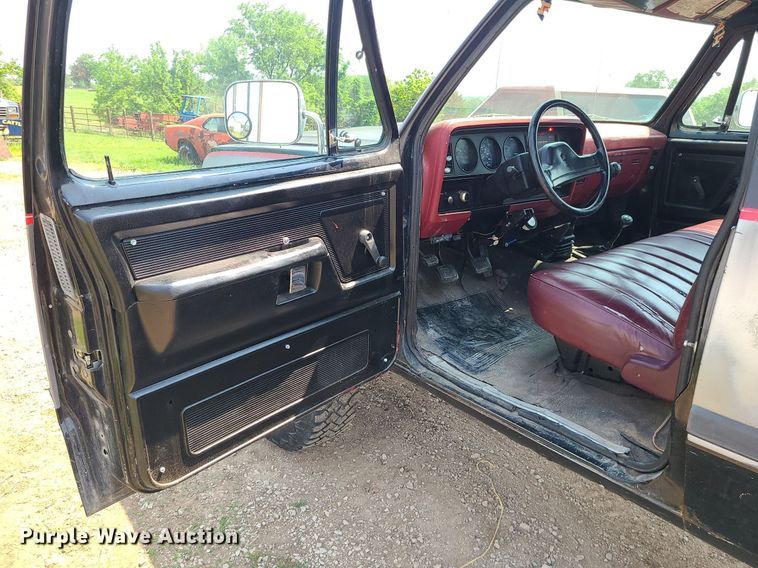 image for item MO9867 1992 Dodge Ram 250  Club Cab pickup truck