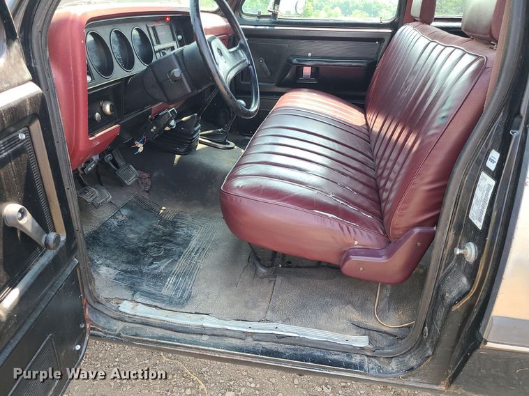 image for item MO9867 1992 Dodge Ram 250  Club Cab pickup truck