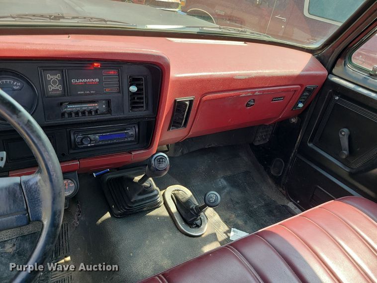 image for item MO9867 1992 Dodge Ram 250  Club Cab pickup truck