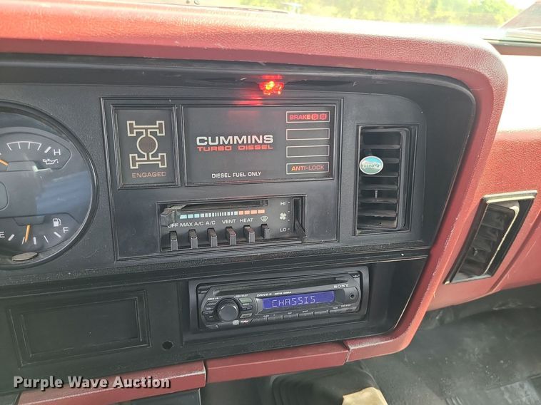 image for item MO9867 1992 Dodge Ram 250  Club Cab pickup truck