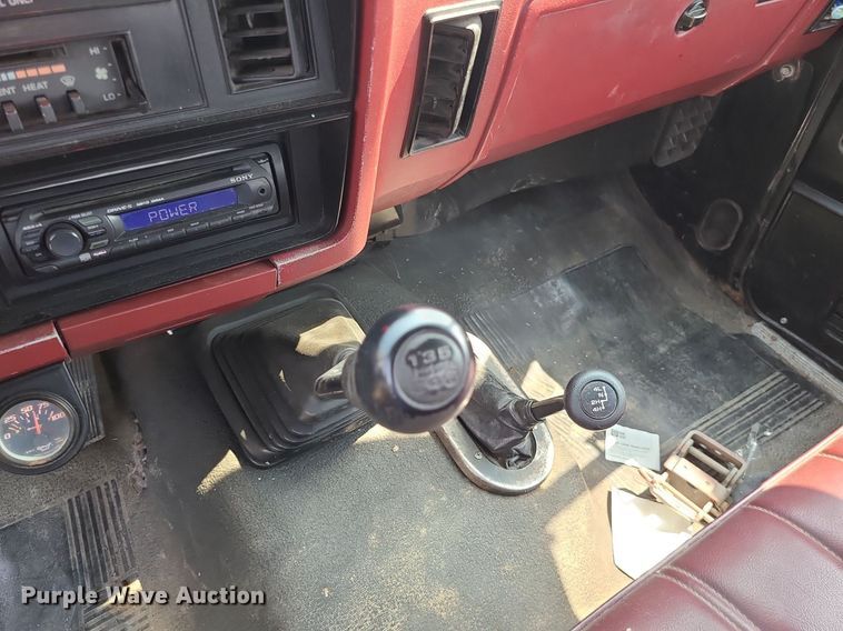 image for item MO9867 1992 Dodge Ram 250  Club Cab pickup truck