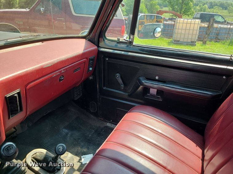 image for item MO9867 1992 Dodge Ram 250  Club Cab pickup truck