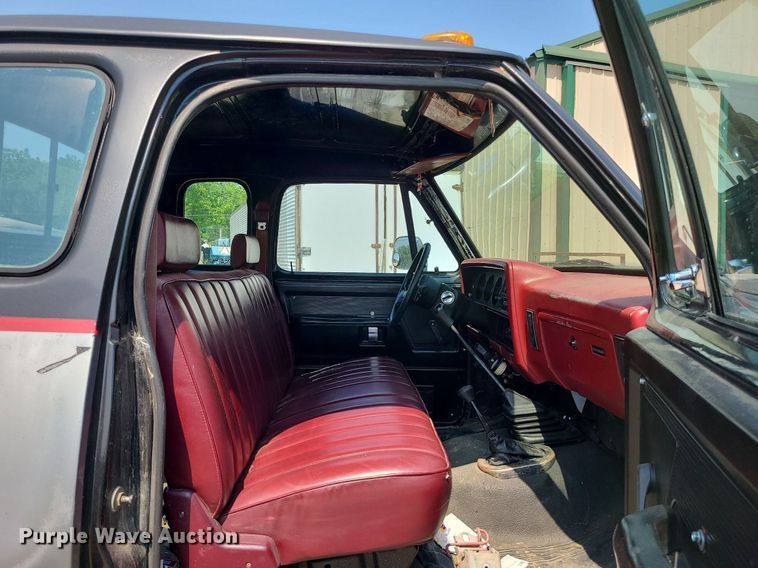 image for item MO9867 1992 Dodge Ram 250  Club Cab pickup truck