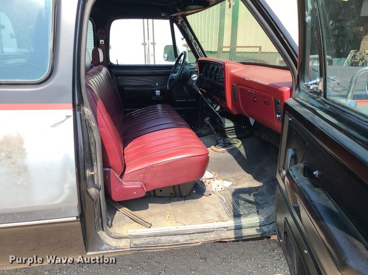 image for item MO9867 1992 Dodge Ram 250  Club Cab pickup truck