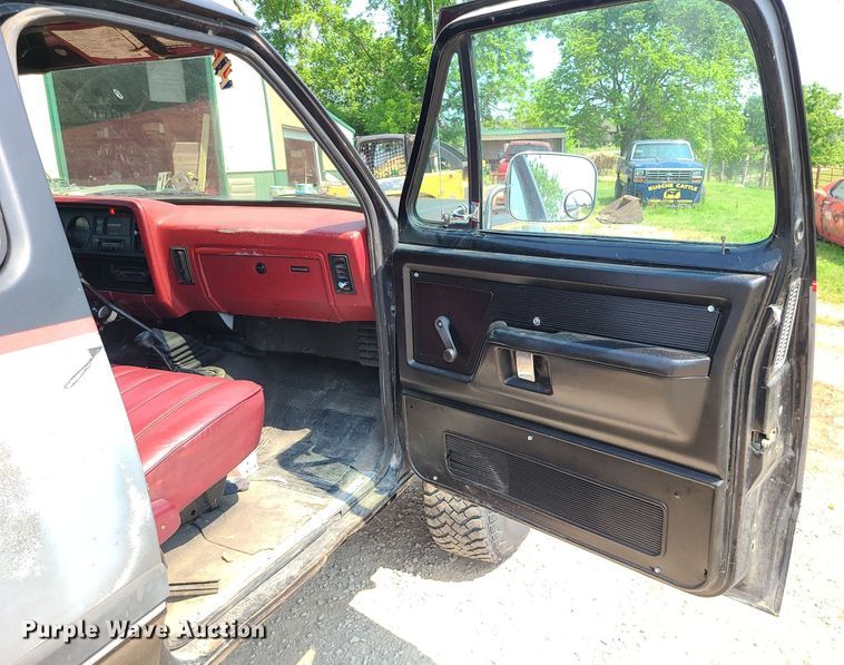 image for item MO9867 1992 Dodge Ram 250  Club Cab pickup truck