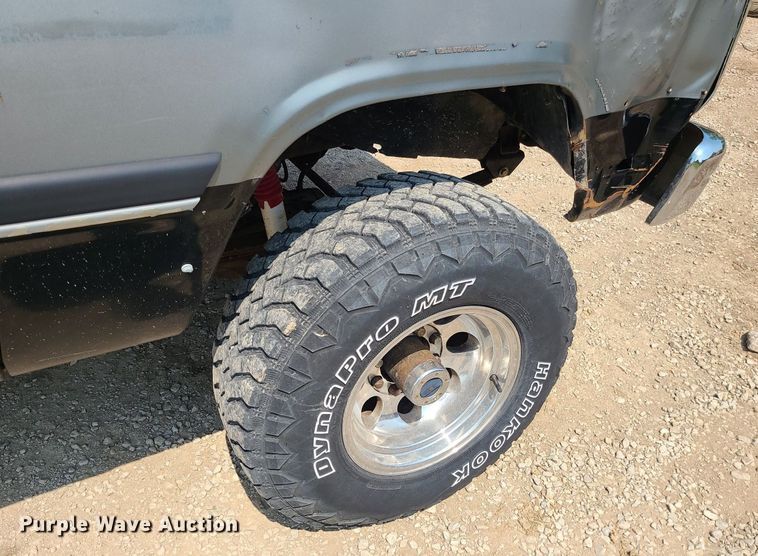 image for item MO9867 1992 Dodge Ram 250  Club Cab pickup truck