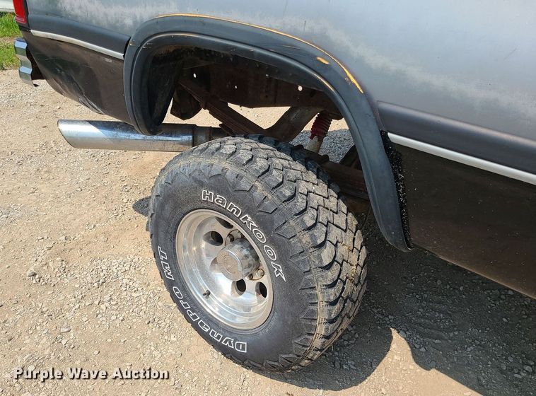 image for item MO9867 1992 Dodge Ram 250  Club Cab pickup truck