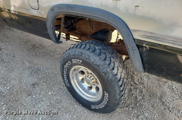 image for item MO9867 1992 Dodge Ram 250  Club Cab pickup truck