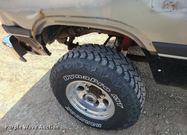 image for item MO9867 1992 Dodge Ram 250  Club Cab pickup truck